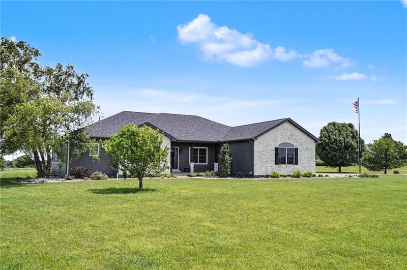 16 Links Dr, Garnett, KS 66032