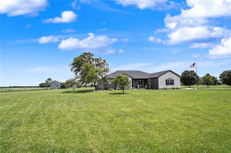 16 Links Dr, Garnett, KS 66032