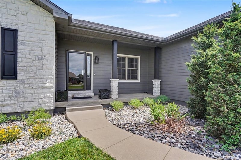 16 Links Dr, Garnett, KS 66032