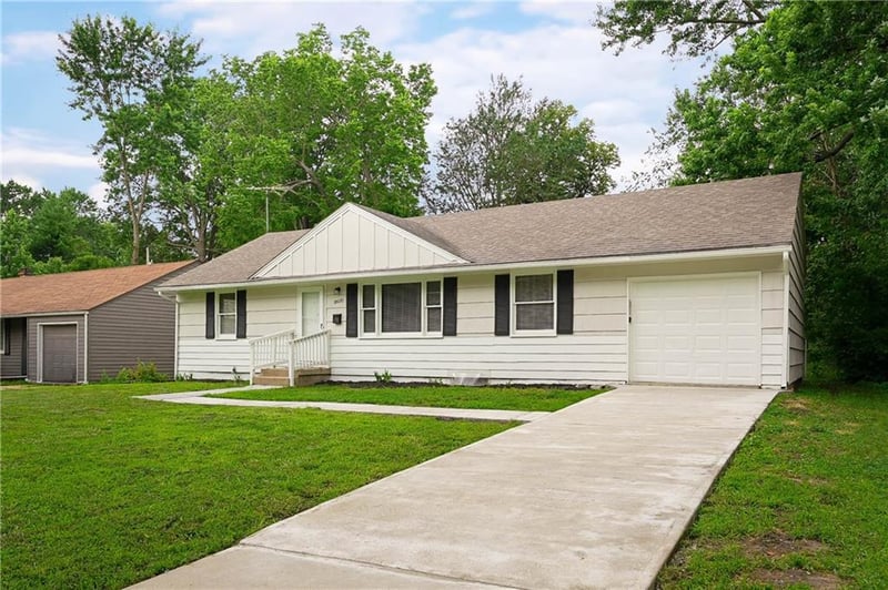 8600 Ford Ave, Raytown, MO 64138