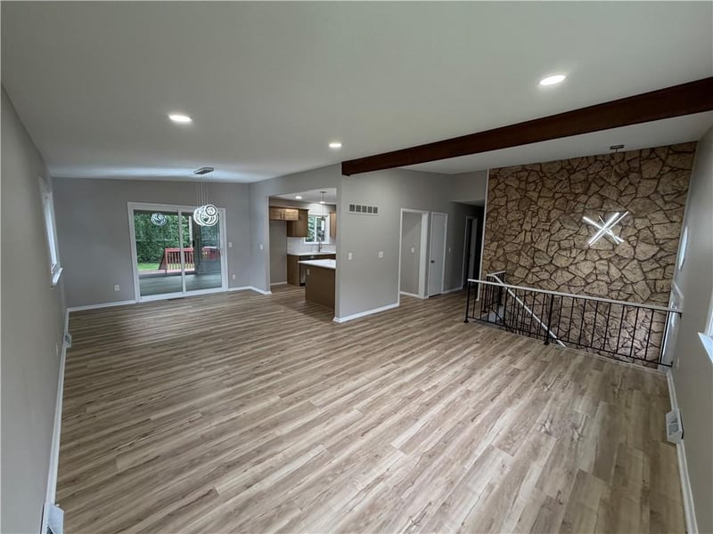8021 Brookside Cir, Kansas City, KS 66109