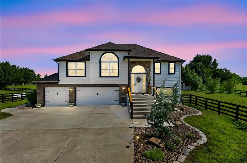 16956 Auburn Ct, Bonner Springs, KS 66012