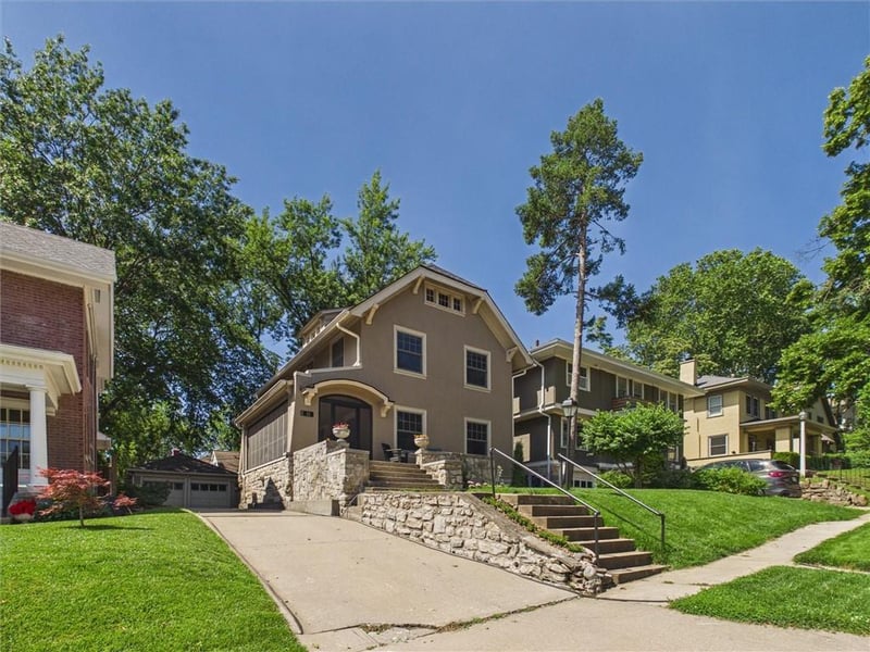 33 E 53rd Ter, Kansas City, MO 64112