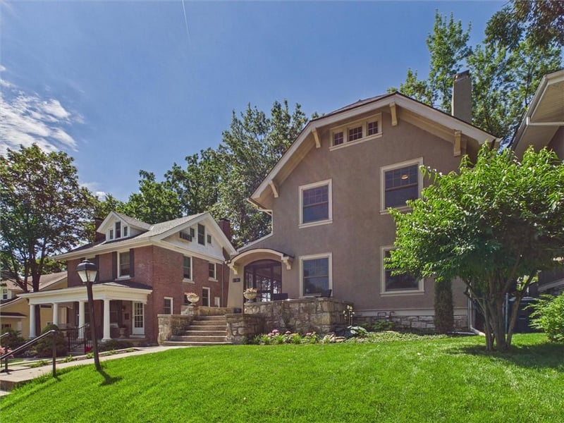 33 E 53rd Ter, Kansas City, MO 64112