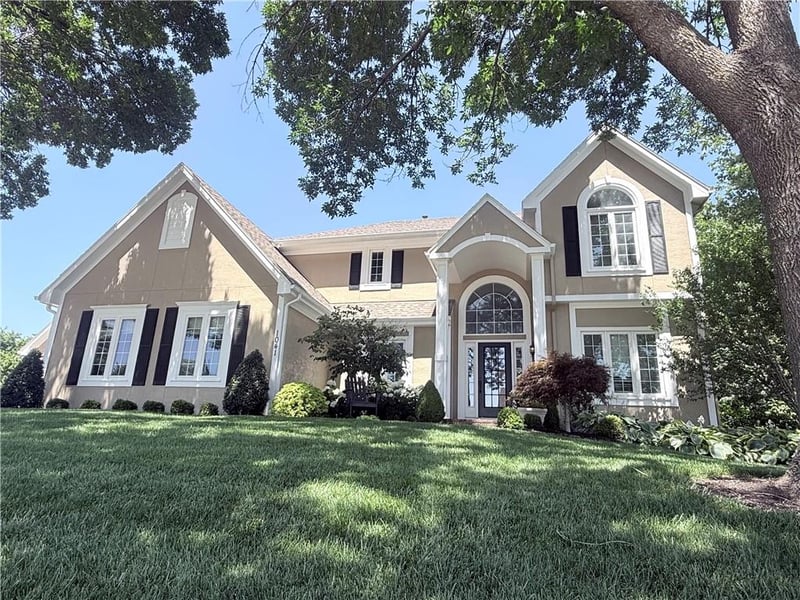 1041 Ellis Dr, Lee's Summit, MO 64081