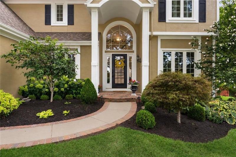 1041 SW Ellis Dr, Lee's Summit, MO 64081