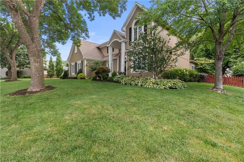 1041 SW Ellis Dr, Lee's Summit, MO 64081