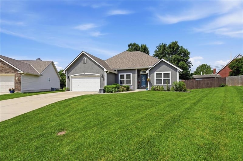820 Benjamin Cir, Lee's Summit, MO 64081