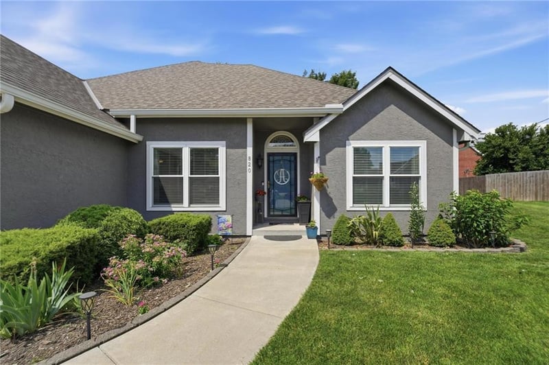 820 Benjamin Cir, Lee's Summit, MO 64081