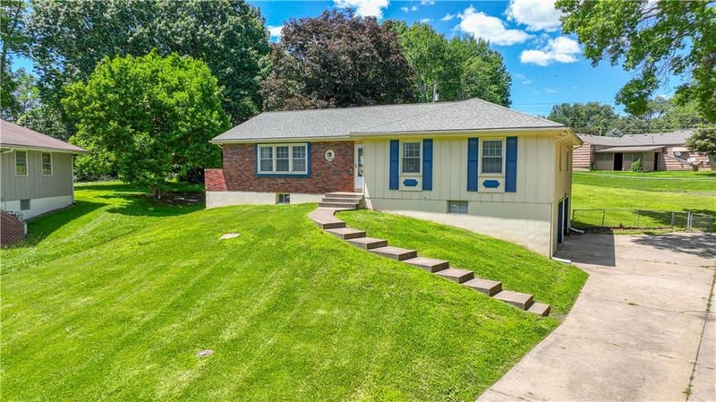 9700 82nd St, Raytown, MO 64138