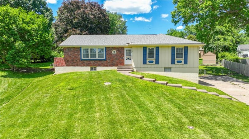 9700 82nd St, Raytown, MO 64138