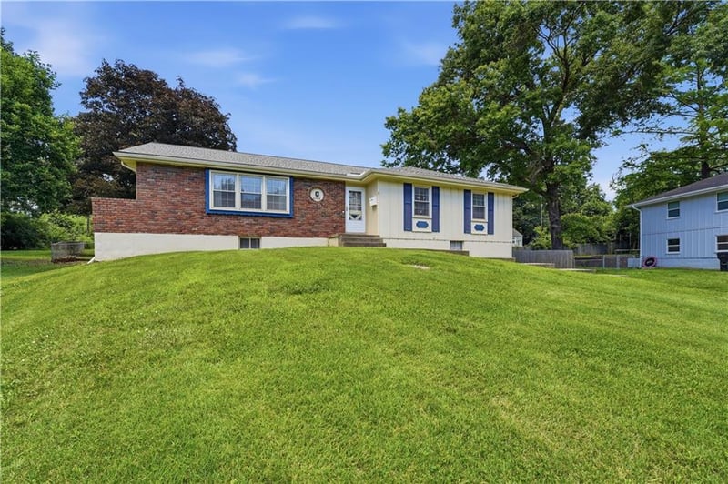 9700 E 82nd St, Raytown, MO 64138