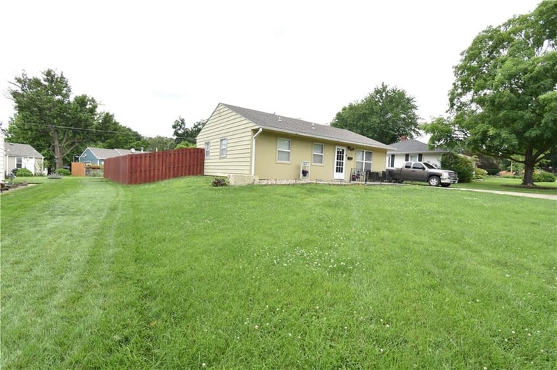 2710 Southeast Trl, St Joseph, MO 64506