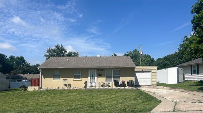 2710 Southeast Trl, St Joseph, MO 64506