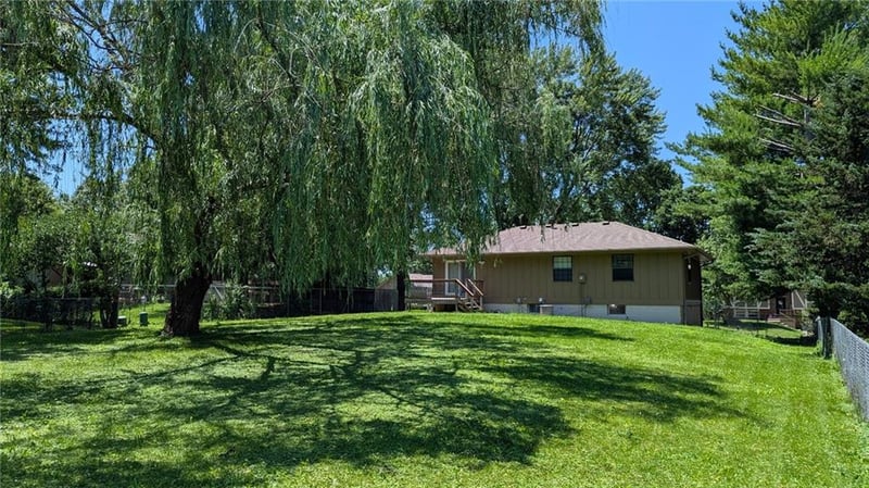 2608 4th St, Blue Springs, MO 64014