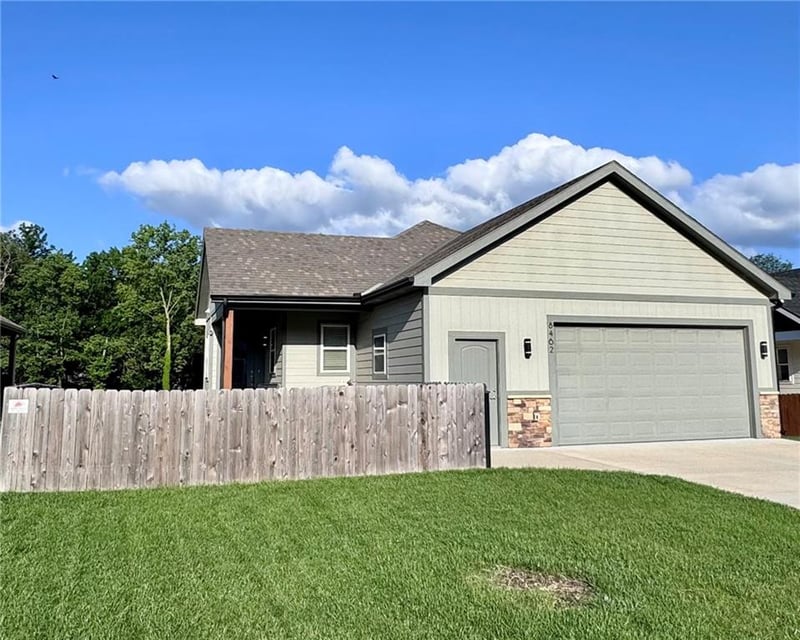 8462 Peoria St, De Soto, KS 66018