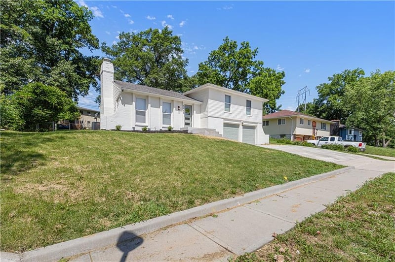 5140 Goodman Ln, Overland Park, KS 66202