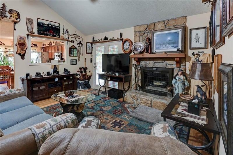 18008 Whitney Rd, Independence, MO 64057