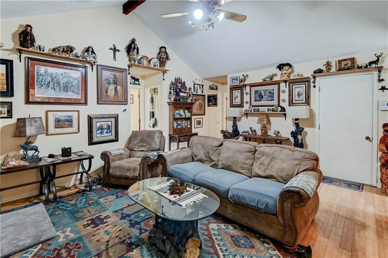 18008 Whitney Rd, Independence, MO 64057