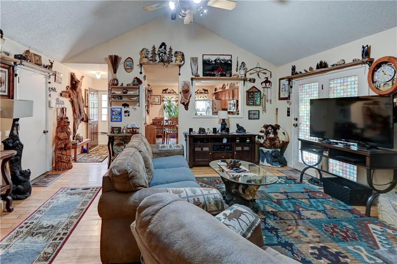 18008 Whitney Rd, Independence, MO 64057
