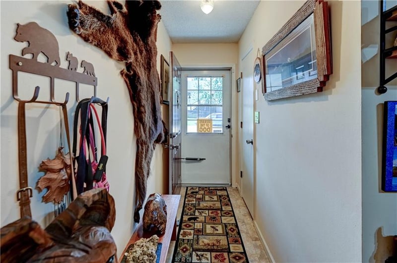 18008 Whitney Rd, Independence, MO 64057