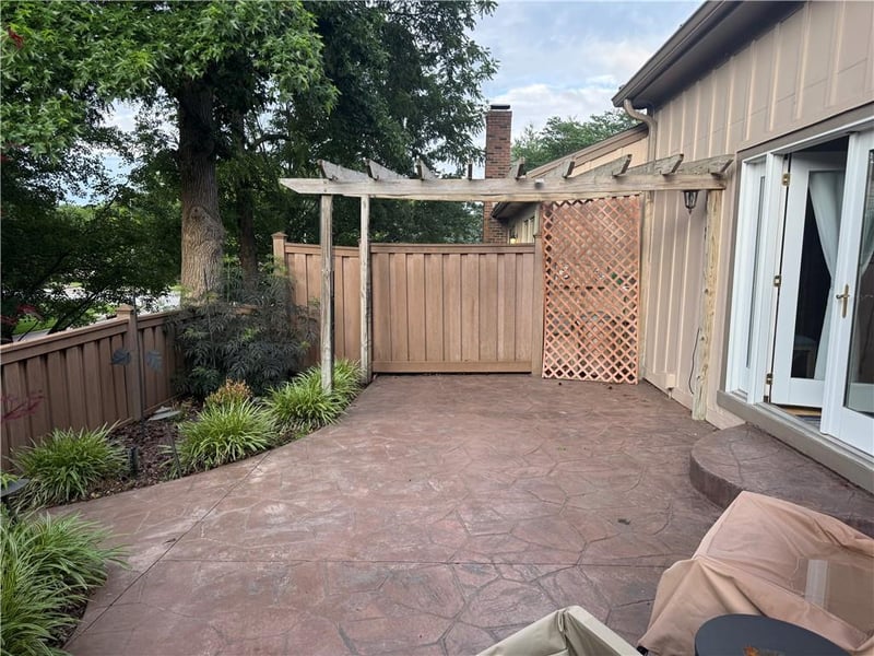 12809 Cambridge Rd, Leawood, KS 66209
