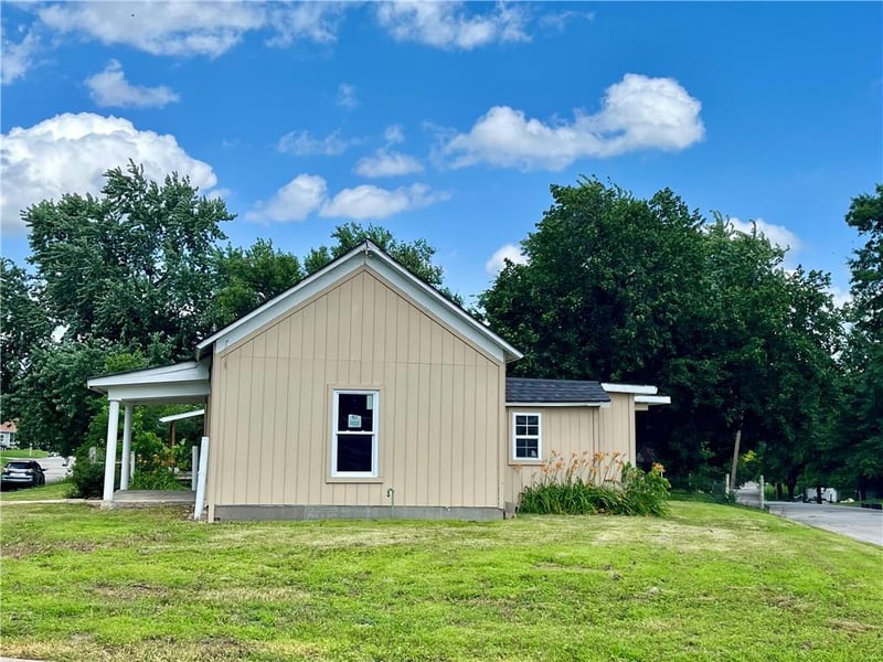 407 23rd St, Higginsville, MO 64037