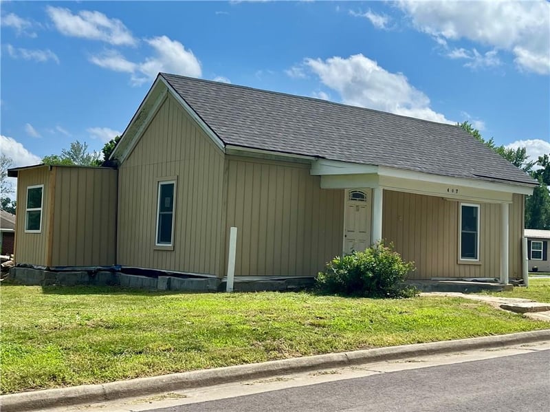 407 23rd St, Higginsville, MO 64037
