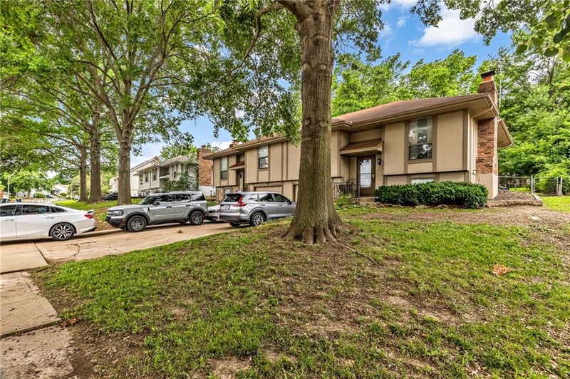 8120-8122 Stoddard Ave, Kansas City, MO 64152