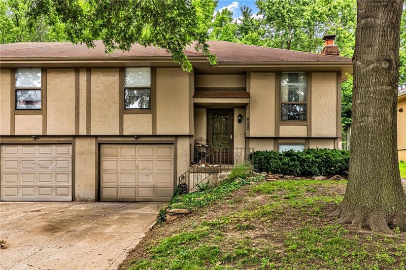 8120-8122 Stoddard Ave, Kansas City, MO 64152