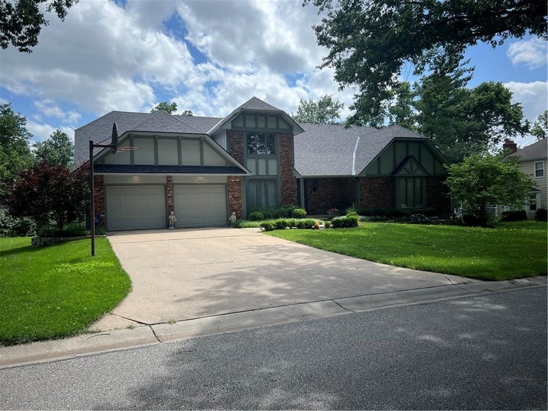 5001 112th St, Leawood, KS 66211