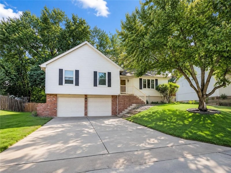 2123 8th St, Blue Springs, MO 64015