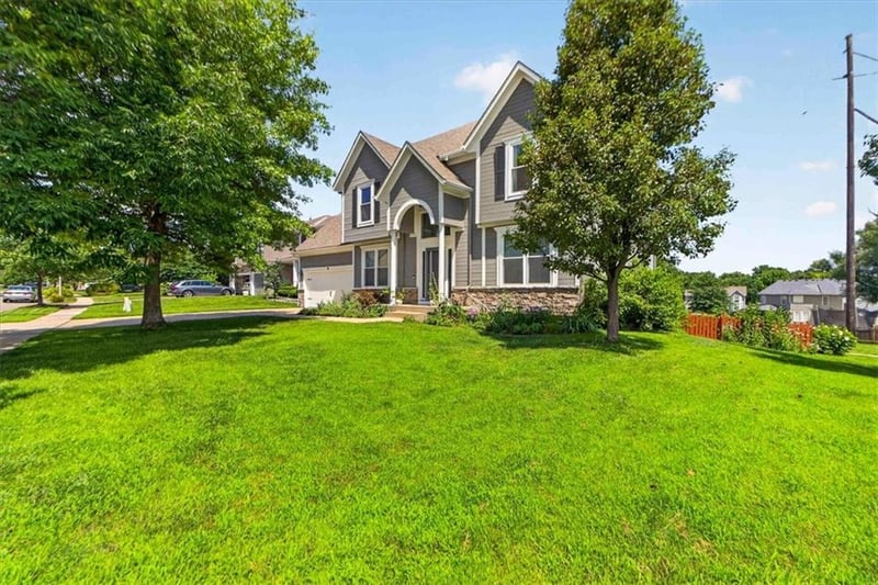 21614 W 96th St, Lenexa, KS 66220