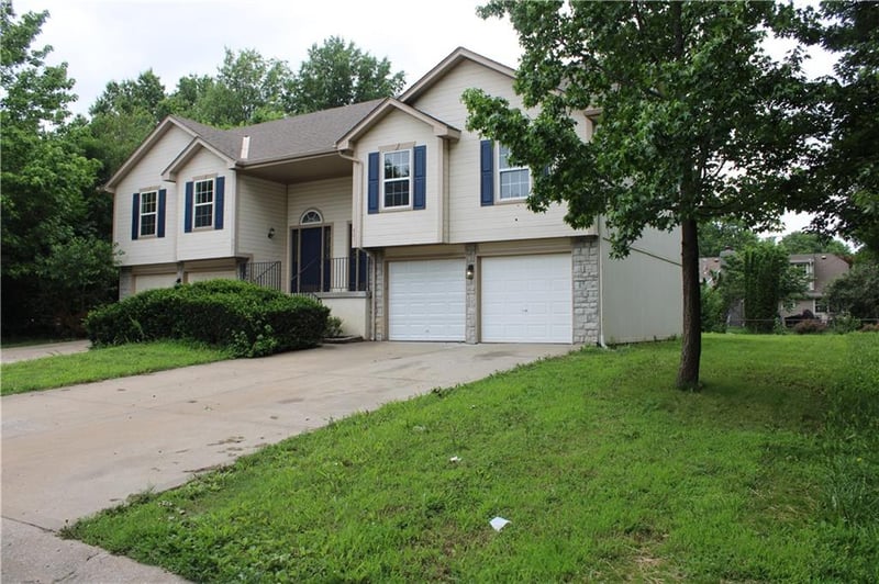 401-403 Highland Ln, Blue Springs, MO 64014