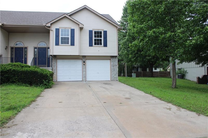 401-403 Highland Ln, Blue Springs, MO 64014