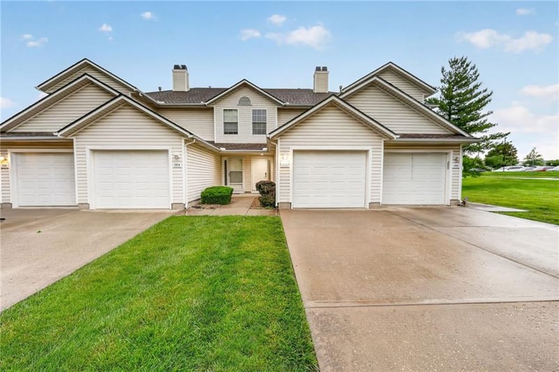 1312 Norwood Dr, Lee's Summit, MO 64081