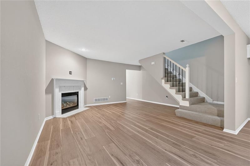 1312 Norwood Dr, Lee's Summit, MO 64081