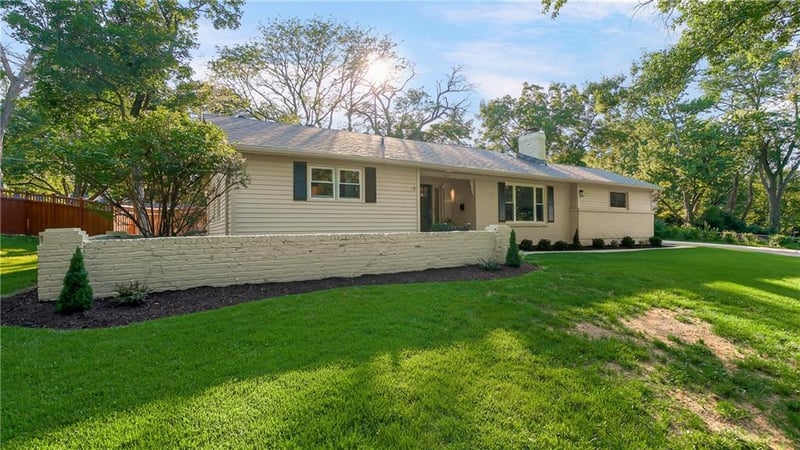 8100 Dearborn Dr, Prairie Village, KS 66208