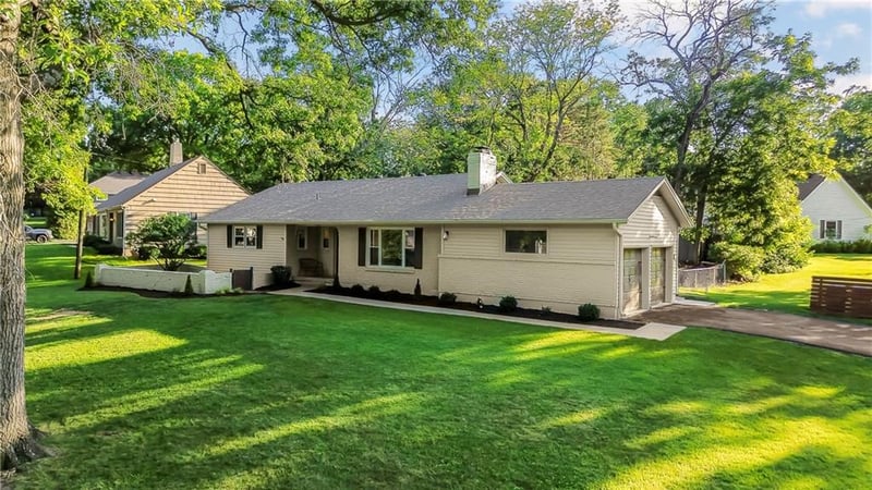 8100 Dearborn Dr, Prairie Village, KS 66208
