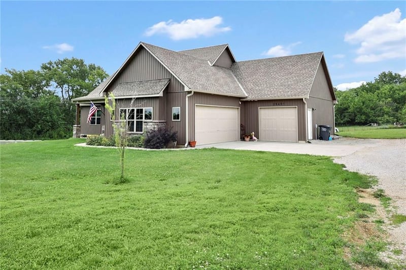 26401 267th St, Harrisonville, MO 64701