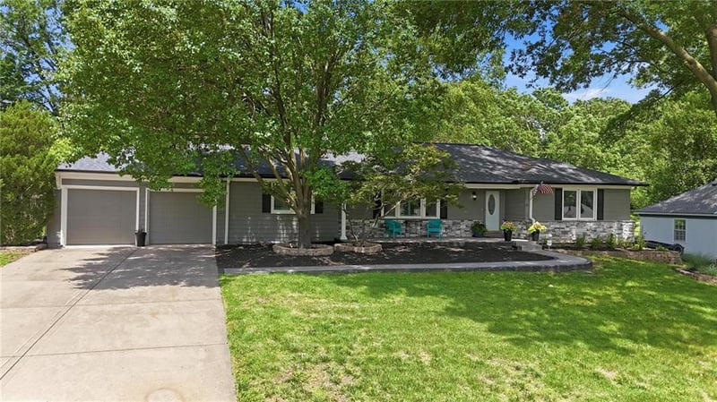 1216 97 St, Kansas City, MO 64114