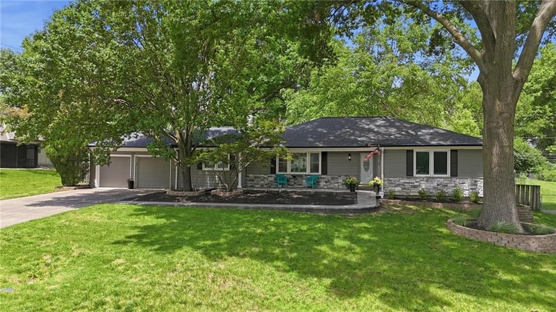 1216 97 St, Kansas City, MO 64114