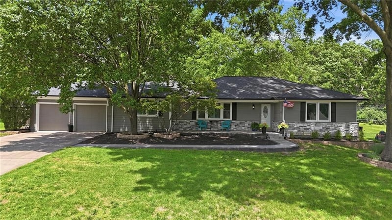 1216 97 St, Kansas City, MO 64114