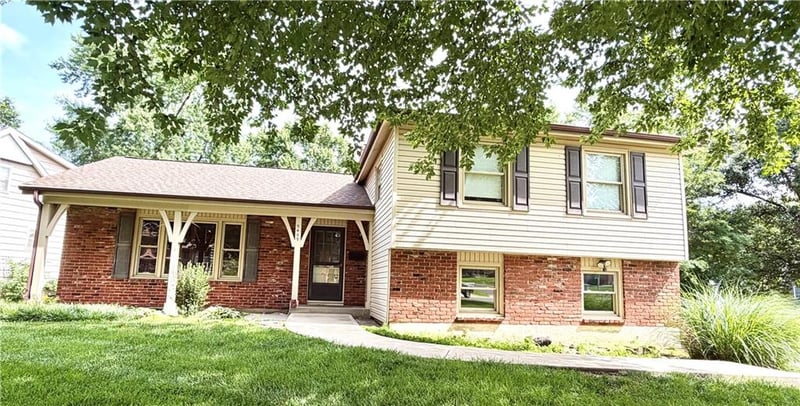 9409 89th St, Overland Park, KS 66212