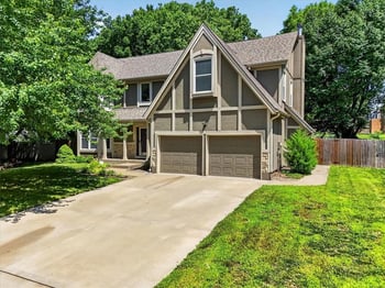 1608 81st St, Kansas City, MO 64118
