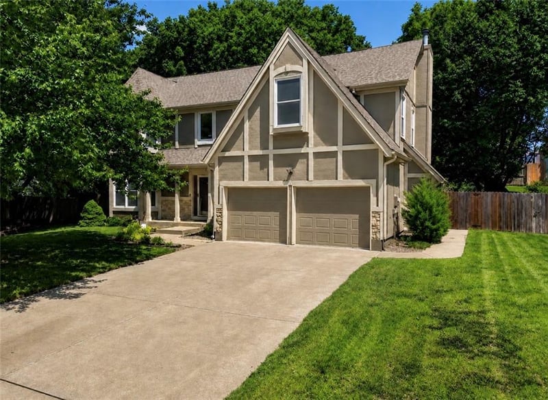 1608 NE 81st St, Kansas City, MO 64118