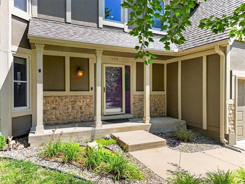 1608 NE 81st St, Kansas City, MO 64118