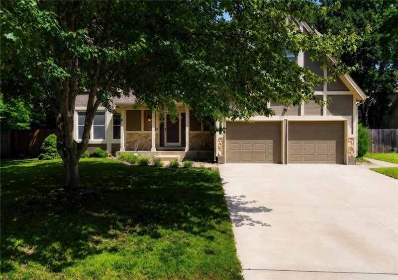 1608 NE 81st St, Kansas City, MO 64118