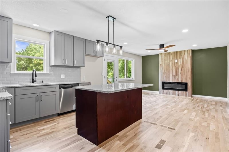 724 Hamilton St, Olathe, KS 66061
