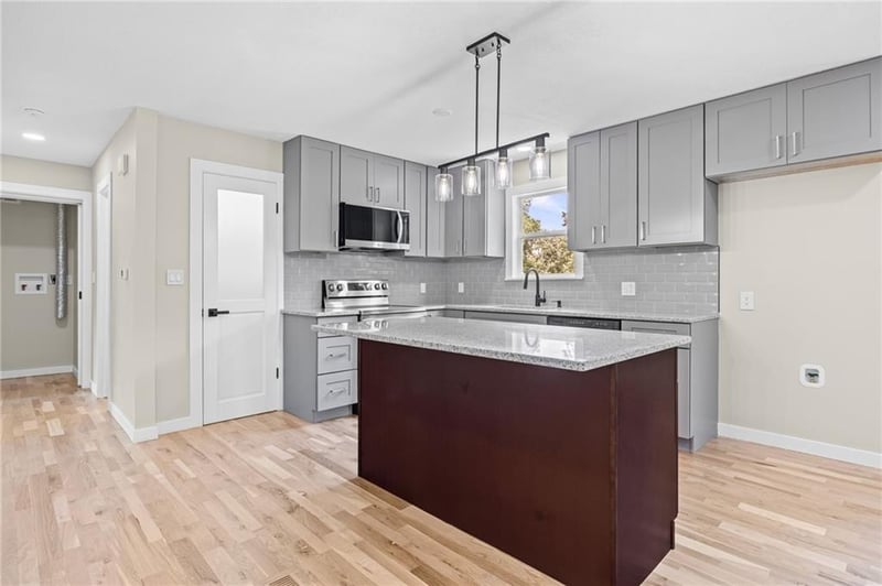 724 Hamilton St, Olathe, KS 66061